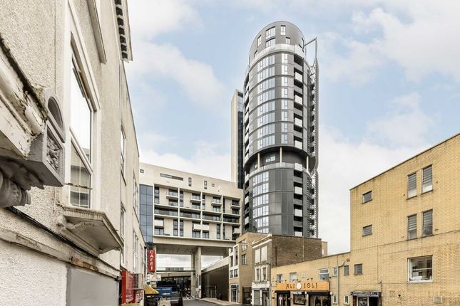 Thumbnail Flat for sale in City North Place, London