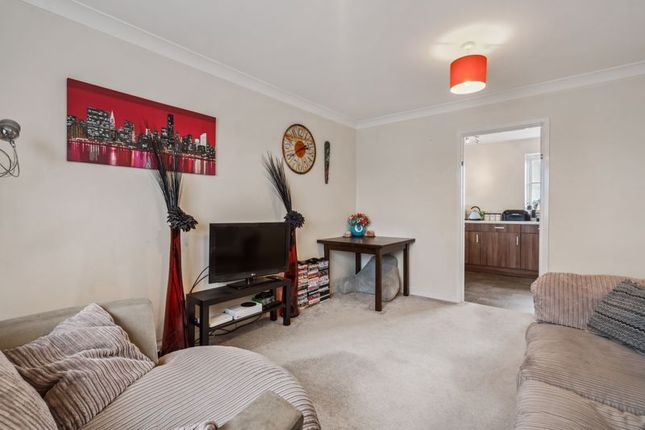 Apt 3 No 5, Arthur Close, Cookham photo 3