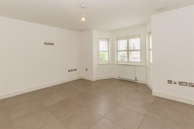 Detached house to rent in Buckingham Road, Epping