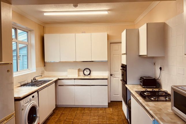 Manor Avenue, Northolt photo 4