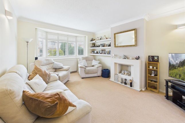 48, Wolsey Drive, Walton-On-Thames photo 2