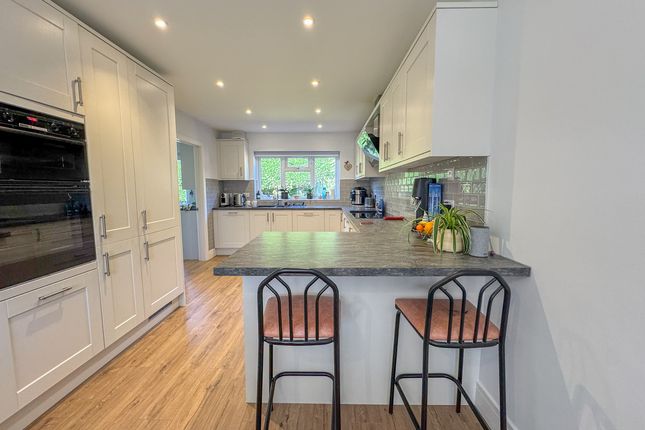 5, Wood End, Hockley photo 2
