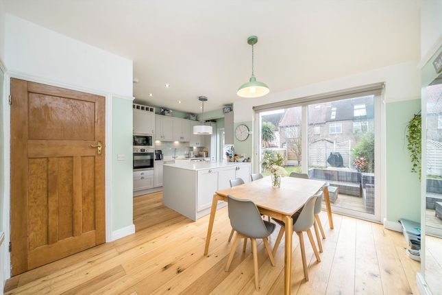35, Holmesley Road, London photo 3