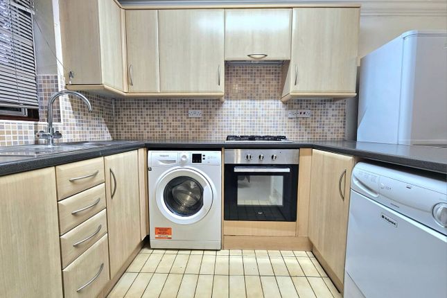 6, Albany Park, Slough photo 2