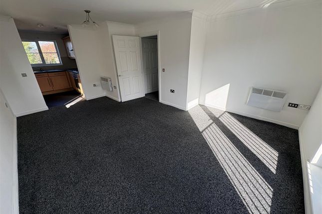 Flat 3, 37, Yateholm Drive, Bradford photo 3