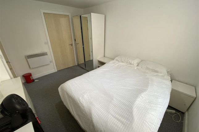 Apartment 33, The Quadrangle, Manchester photo 5