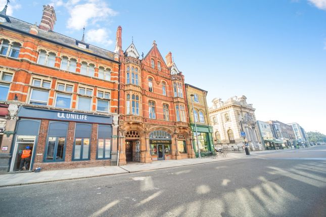 1-bed flat on Flat 5, Holyrood Chambers, 125A, High Street, Hampshire, £90,000