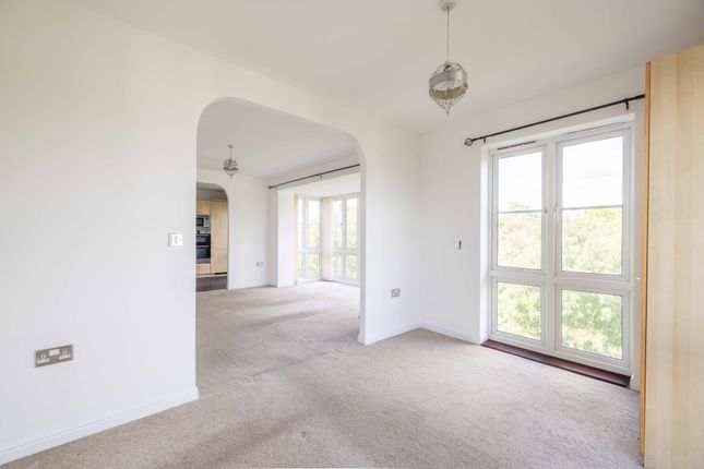 Trevelyan Court, Windsor Berkshire photo 5