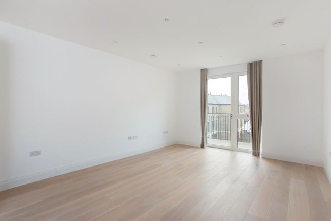 Flat 1, Haymarket House, 1, Pinewood Gardens, Teddington photo 4