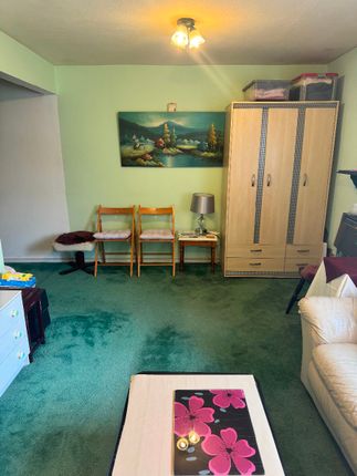 245 Beverley Drive, Edgware photo 2