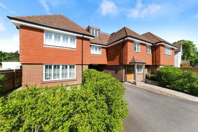 Thumbnail Flat to rent in Chequers Lane, Walton On The Hill