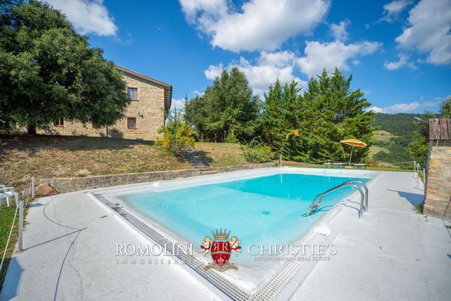 Country house for sale in Apecchio, Marche, Italy