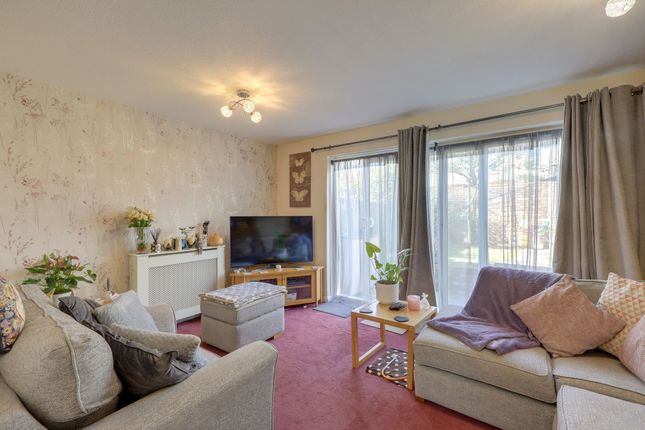23 Lockwood Close, London photo 2