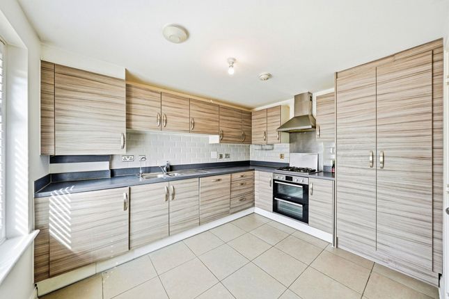 17, Tyndal Way, Dartford photo 3
