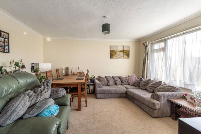 2, Dormans Close, Surrey photo 2