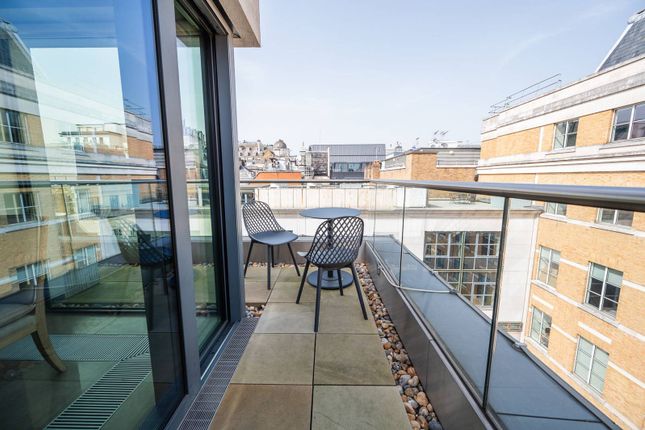 Flat to rent in Babmaes Street, St James's, London