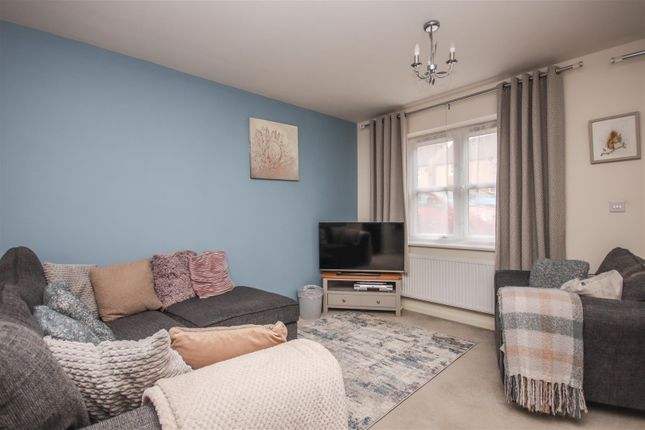 7, Blackberry Close, Rushden photo 2
