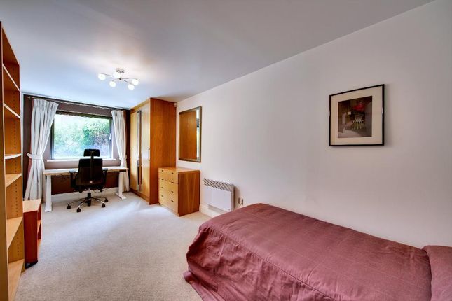 Flat for sale in Montaigne Close, Westminster, London