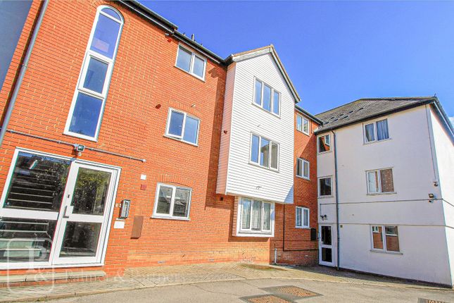 Thumbnail Flat to rent in Hythe Hill, Colchester, Essex