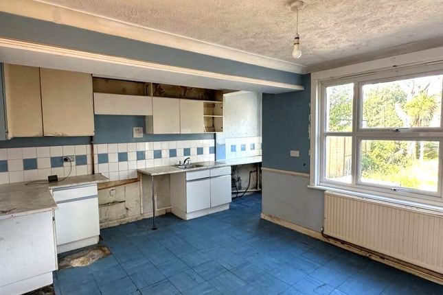 21, Grovehurst Avenue, Sittingbourne photo 5