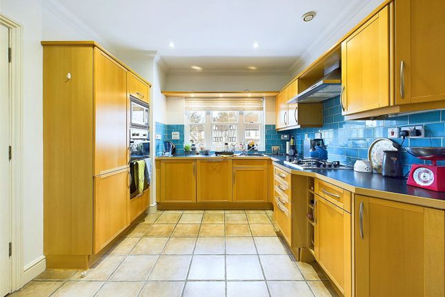 11, Admiralty Way, Teddington photo 2