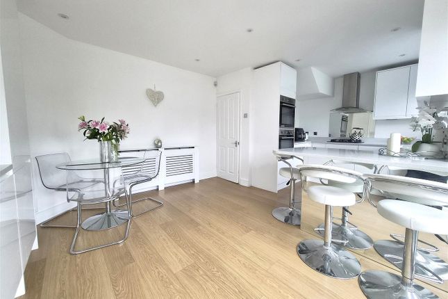 Heathside Avenue, Bexleyheath photo 4