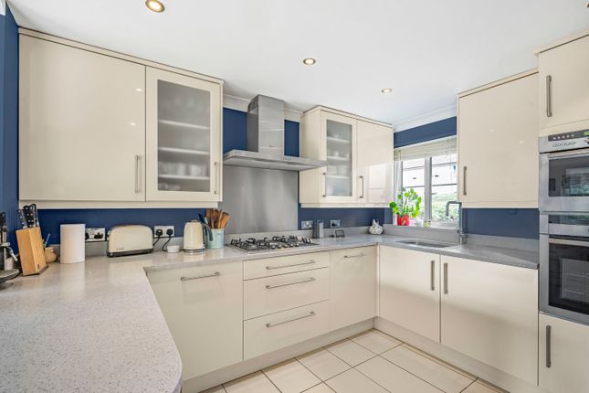 22, Whitethorn, Hertfordshire photo 4