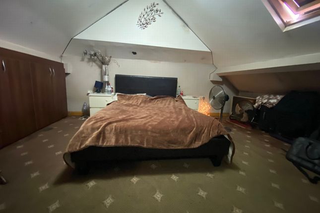 8, Ellison Garden, Southall, London photo 5