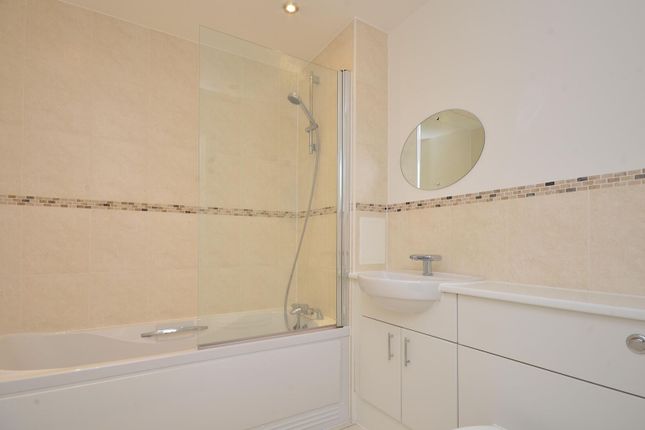 Bradfield Close, Woking photo 4