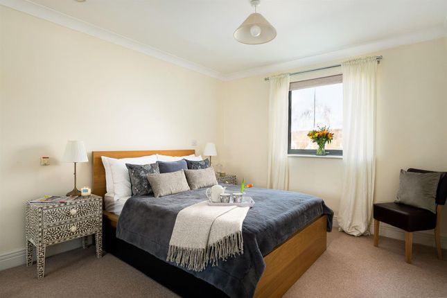 Flat for sale in Regatta Villas, Meadow Road, Henley-On-Thames