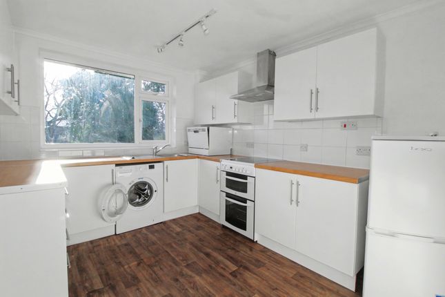 12 Clarence House, Queens Road, Hersham Village photo 3