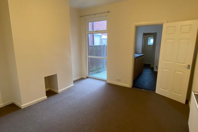 33, Doncaster photo 4