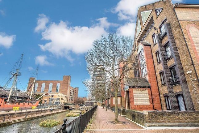 Studio to rent in Discovery Walk, Tobacco Dock, Wapping