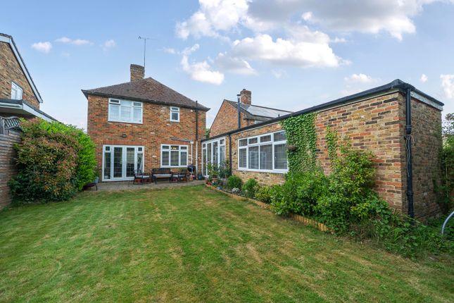 7, Broom Hill, Buckinghamshire photo 3