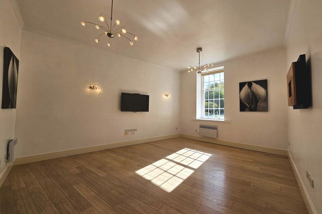 39 The Crescent, Gloucester photo 4