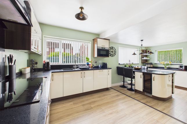 24, Highfield View Gildersome, Leeds photo 2