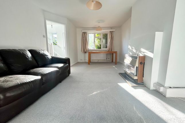 14 Newcome Road, Farnham photo 2