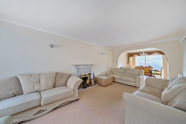51, Minsterley Avenue, Shepperton photo 2