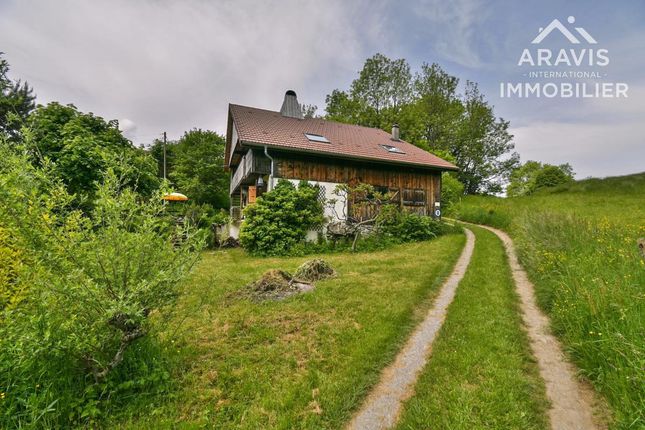 Farmhouse for sale in Rhône-Alpes, Haute-Savoie, Saint-Pierre-En-Faucigny