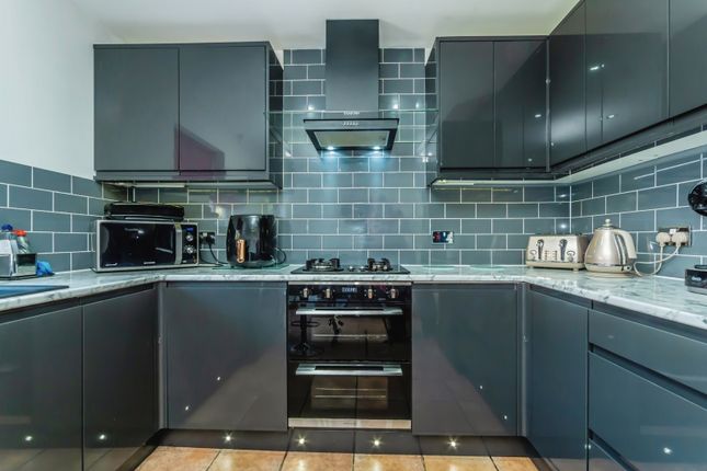 17, Gowrie Place, Surrey photo 2