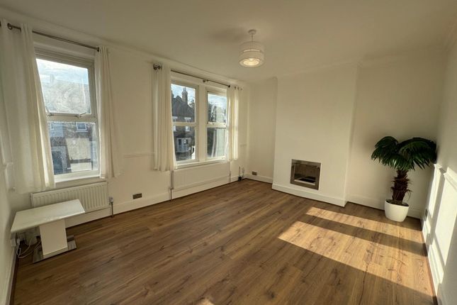 25B Woodville Road, London photo 2