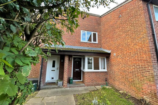 Flat to rent in 7 Sycamore Walk, Englefield Green, Egham