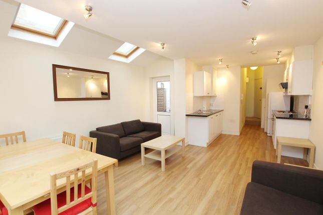 Thumbnail Flat to rent in Crimsworth Road, London