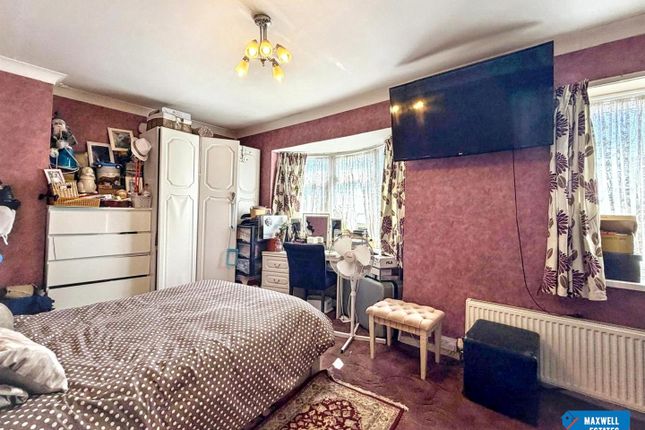 195, Watling Avenue, Edgware photo 3