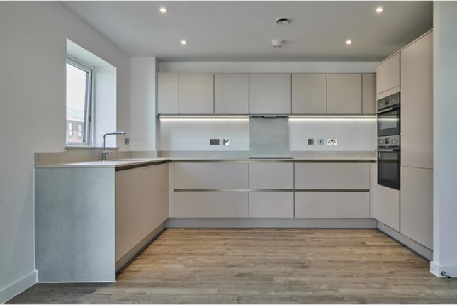 23, Meadowview Road, Raynes Park photo 2