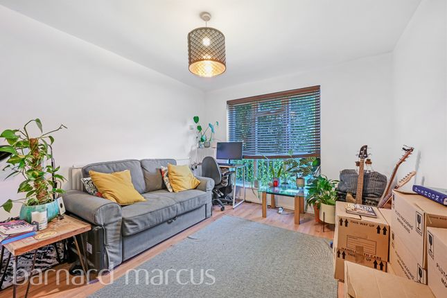 1-bed flat on Flat 19, Weymouth Court, 55-57, Upper Tulse Hill, London, £265,000