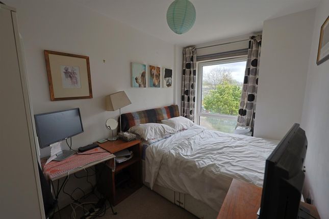 Flat for sale in Envoy House, 2 East Drive, London, Greater London