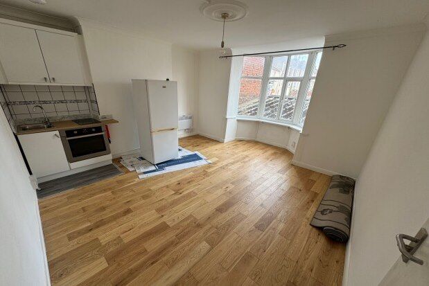 Studio to rent in Room 1 West Street, Bristol