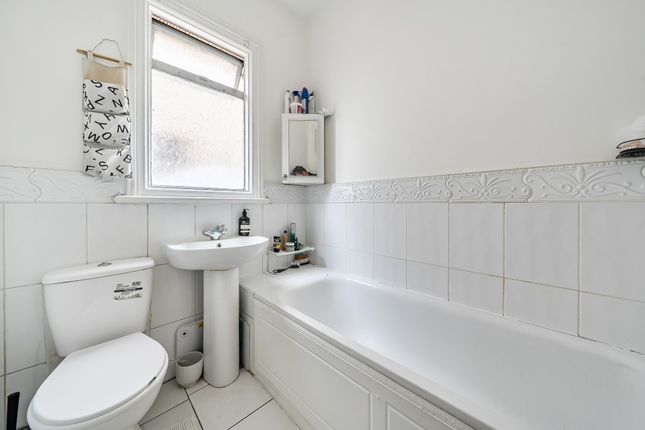 32, Southfield Park, North Harrow photo 4