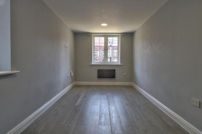 Flat for sale in London Road, Luton